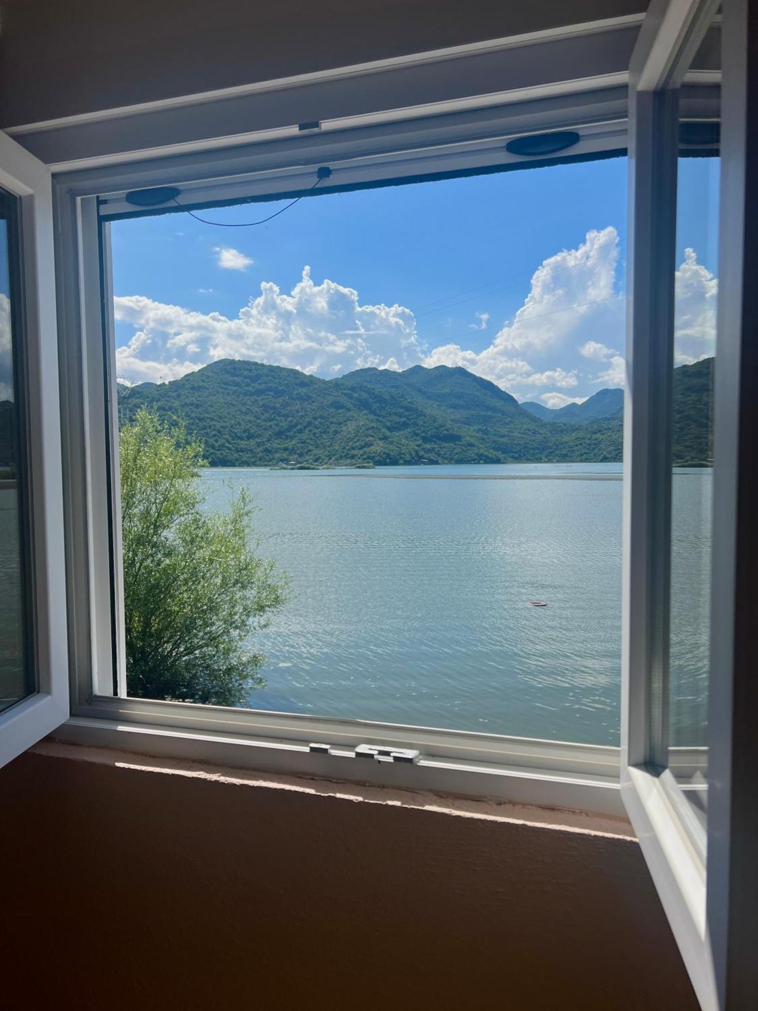 Lakeside Harmony Apartment Golubovci Luaran gambar