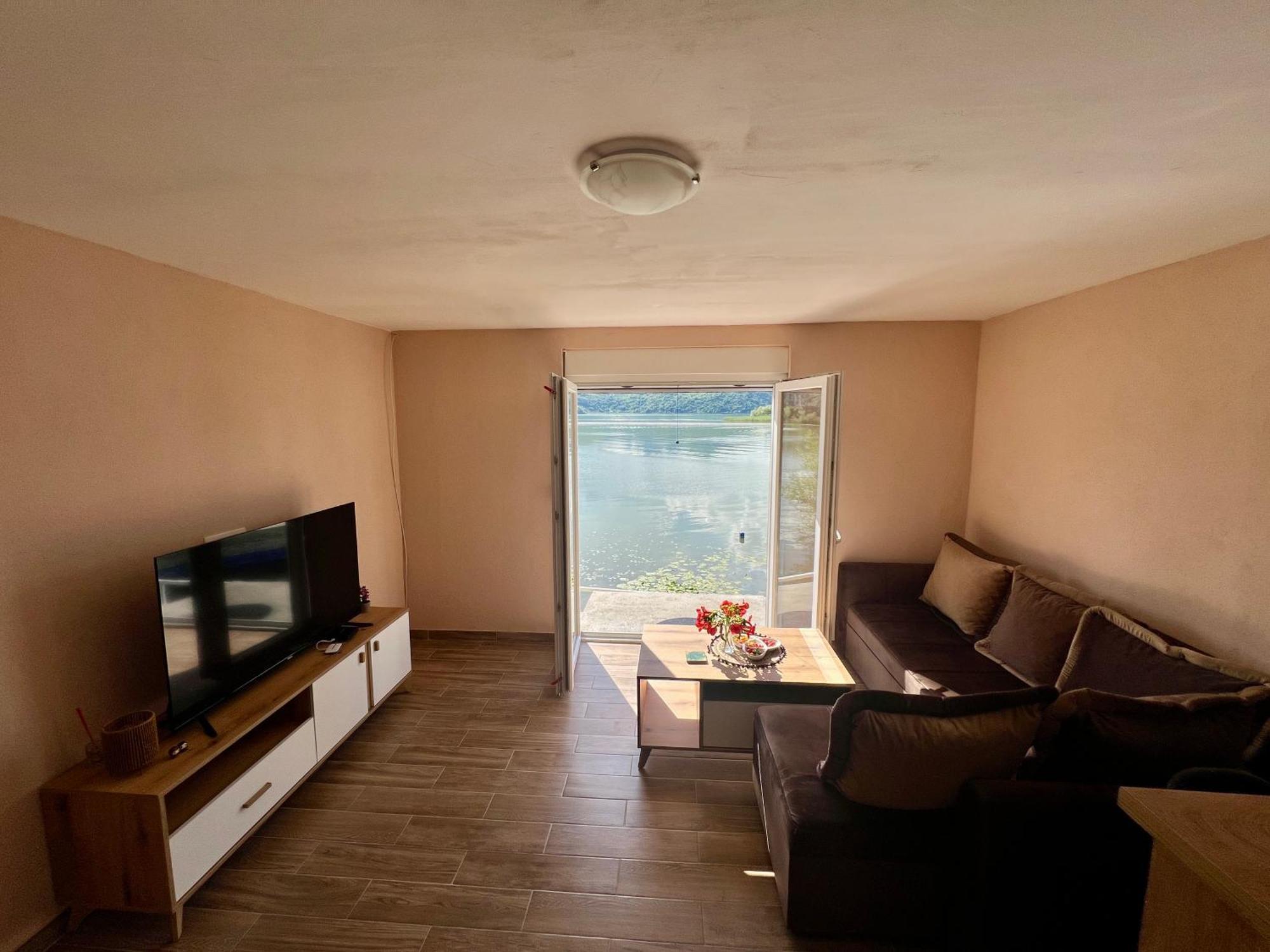Lakeside Harmony Apartment Golubovci Luaran gambar