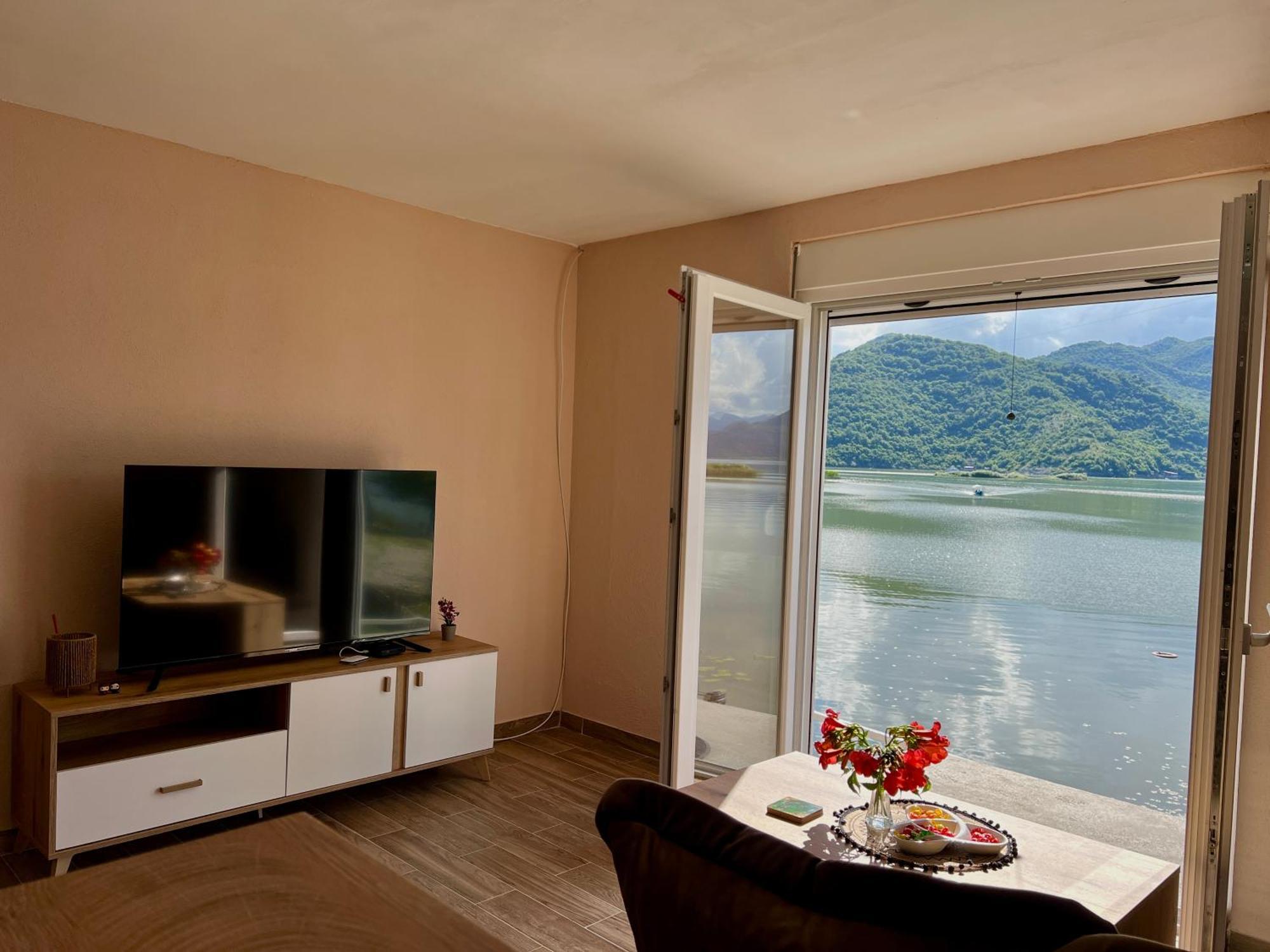 Lakeside Harmony Apartment Golubovci Luaran gambar