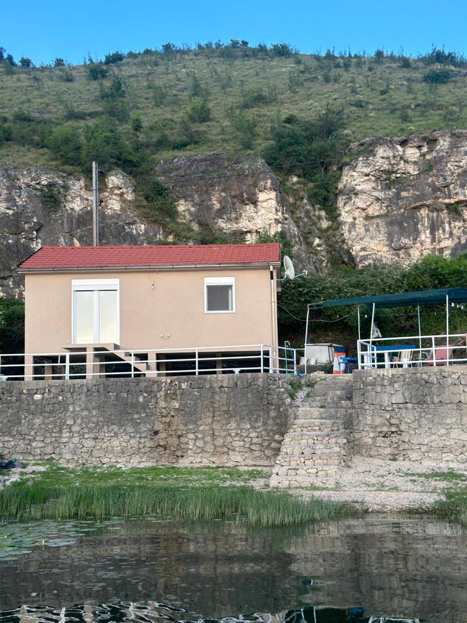 Lakeside Harmony Apartment Golubovci Luaran gambar