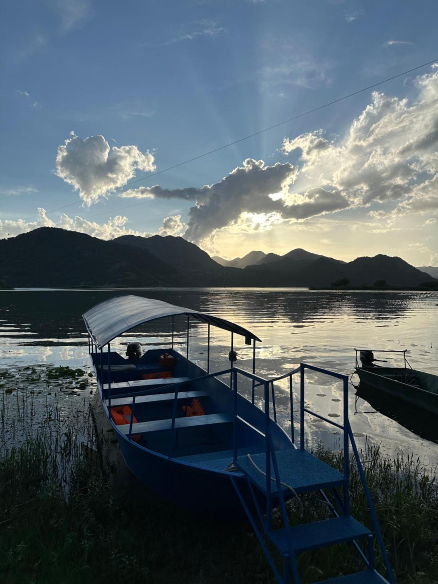 Lakeside Harmony Apartment Golubovci Luaran gambar