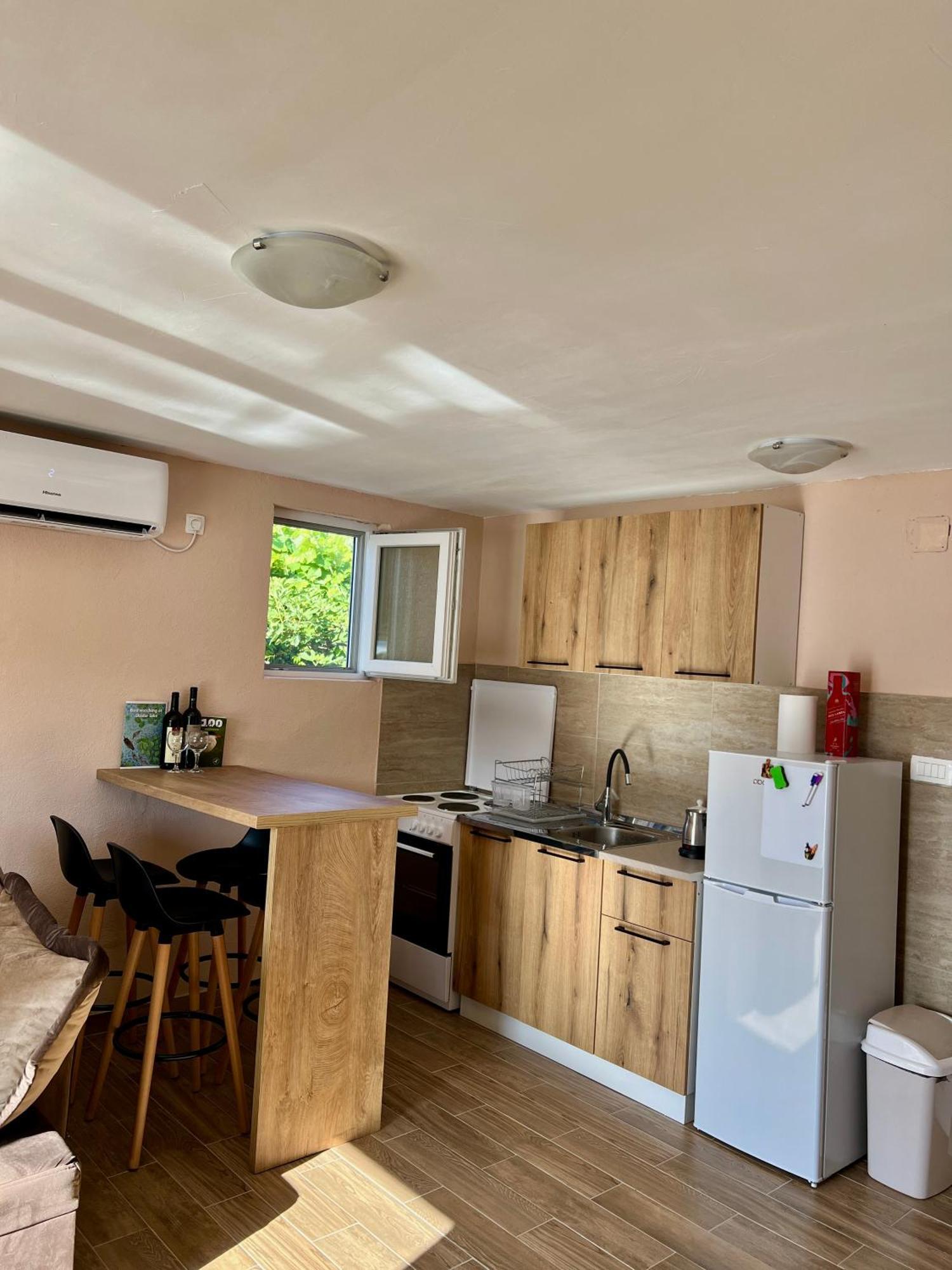 Lakeside Harmony Apartment Golubovci Luaran gambar