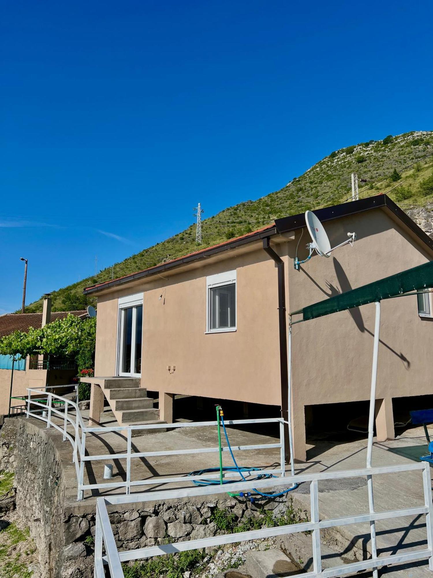 Lakeside Harmony Apartment Golubovci Luaran gambar
