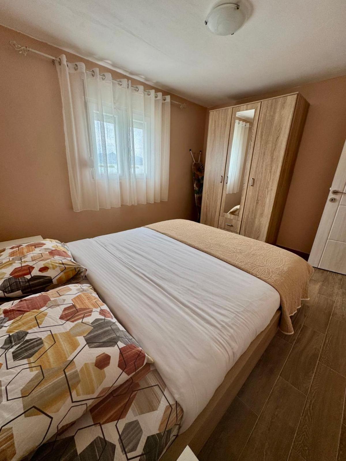 Lakeside Harmony Apartment Golubovci Luaran gambar
