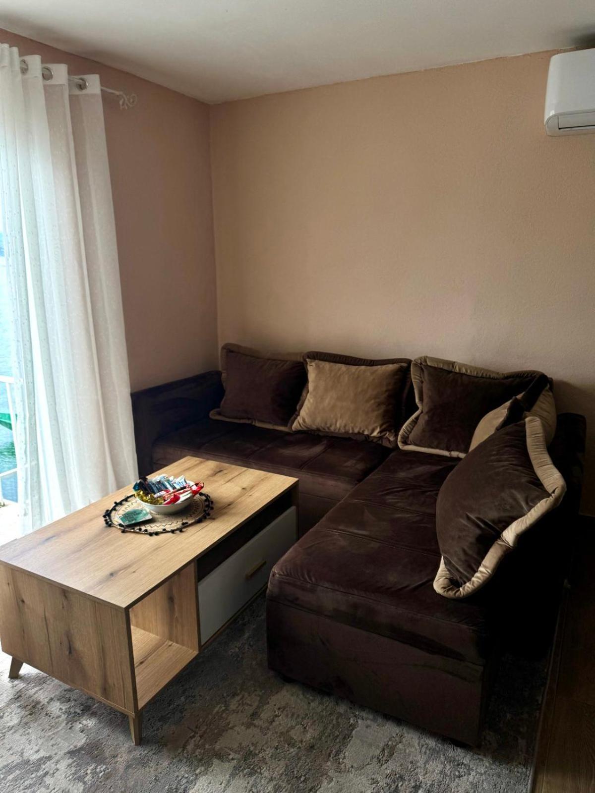 Lakeside Harmony Apartment Golubovci Luaran gambar